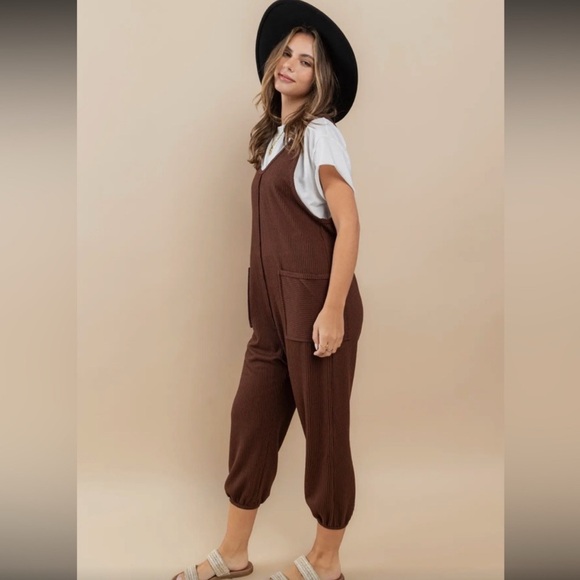 Textured Ribbed Poly knit Baggy Jumpsuit - Picture 3 of 6